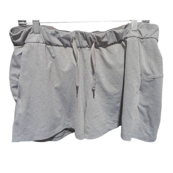 LULULEMON ATHLETICA On The Fly Short '2.5" In Heathered Slate Size 12 - Picture 6 of 7